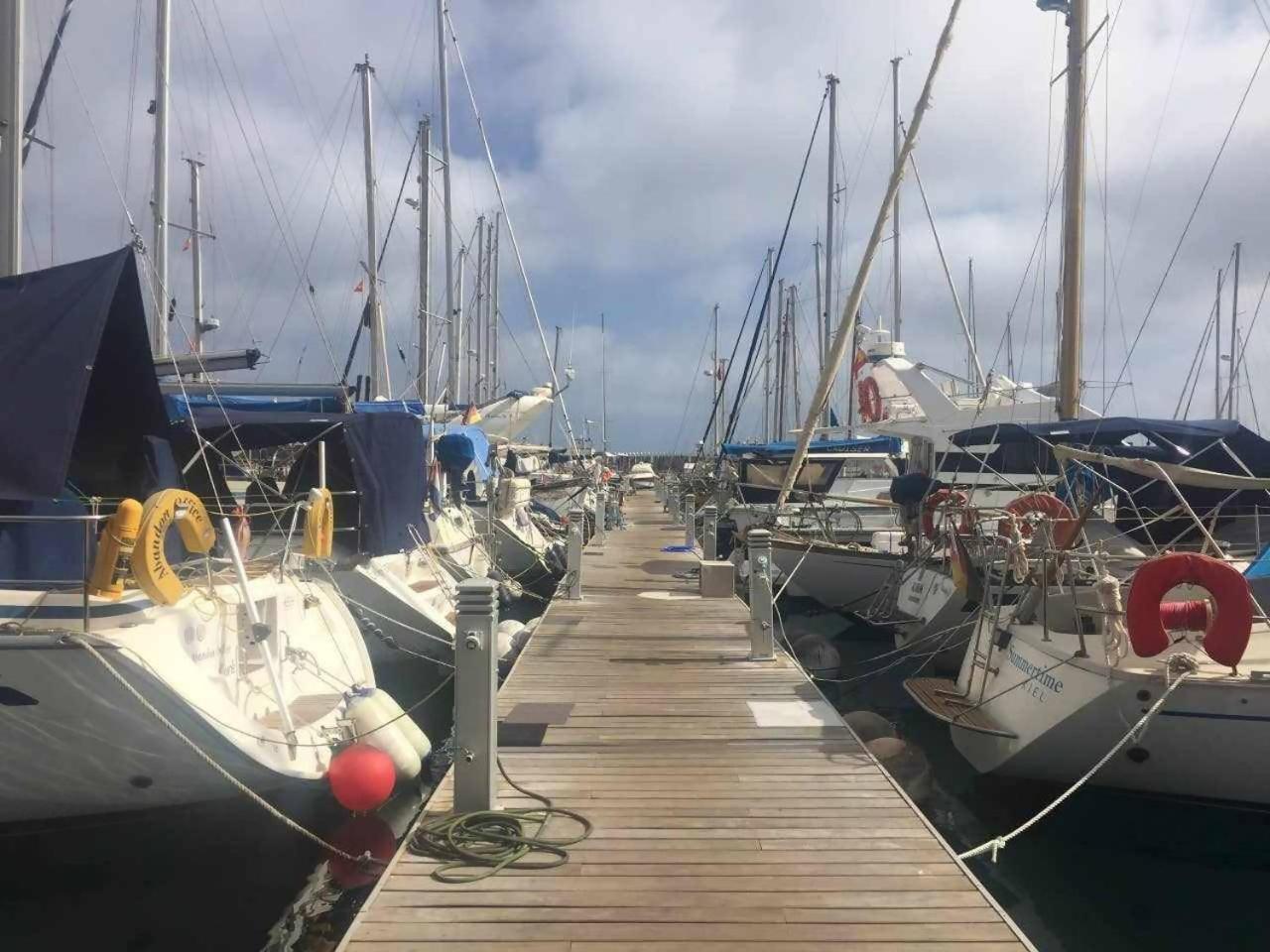 Precioso Yate En El Centro Del Puerto De Mogan Hotell Exteriör bild