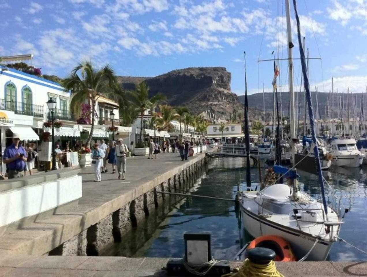 Precioso Yate En El Centro Del Puerto De Mogan Hotell Exteriör bild